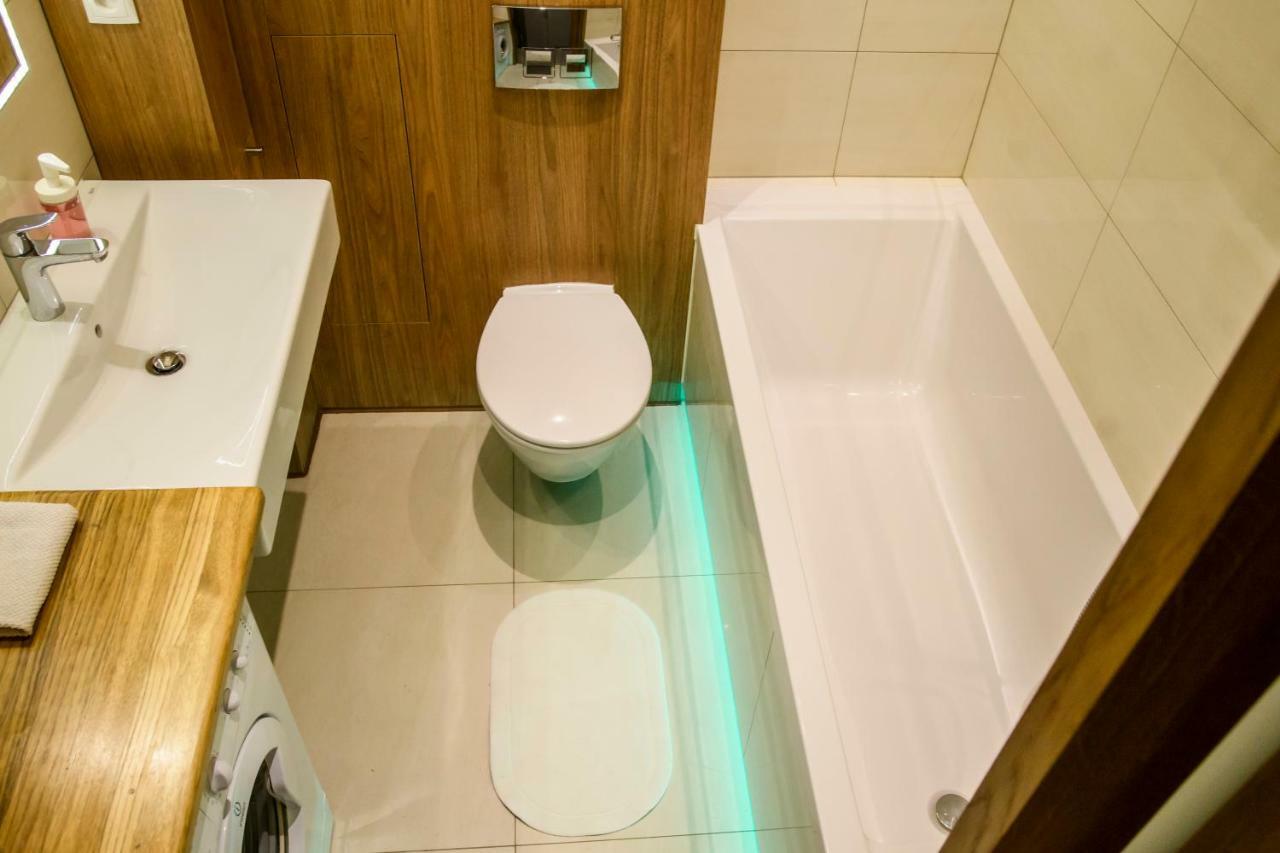 شقة Chmielna Wood Lux وارسو المظهر الخارجي الصورة